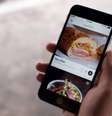 Sistema por meio de aplicativo de celular Android ou iOS dá opção de menu para os moradores das cidades  Foto: Uber / Divulgação