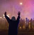 Dez detidos em confrontos registrados em Baltimore após toque de recolher   Foto: Matt Rourke / AP