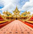 O exuberante palácio Karaweik, em Yangon  Foto: tawanlubfah/Shutterstock