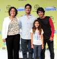 Gabriel Medina é bastante apegado à família  Foto: Paduardo / AgNews