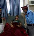 O homem de 28 anos recebeu tratamento médico após ter sido socorrido nesta terça-feira  Foto: Danish Siddiqui / Reuters