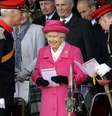 Rainha Elizabeth II apareceu de rosa em parada militar  Foto: John Giles / AP