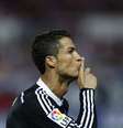 Cristiano Ronaldo vibra com gols marcados contra o Sevilla  Foto: Julio Muñoz / EFE