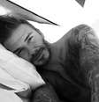 Beckham estreou no Instagram com uma foto ainda na cama  Foto: @davidbeckham / Instagram / Reprodução