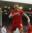 Gerrard vibra ao marcar o gol da vitória  Foto: Carl Recine / Reuters