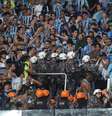Torcida do Grêmio deu trabalho para a Brigada Militar após o término da partida  Foto: Luciano Leon/ Raw Image / Gazeta Press