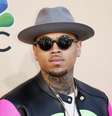 Cantor Chris Brown posa durante premiação em Los Angeles  Foto: Danny Moloshok / Reuters