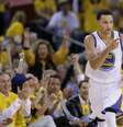Stepehn Curry foi eleito o jogador mais valioso da temporada neste domingo  Foto: Marcio José Sanchez / AP