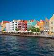 Willemstad, capital de Curaçao, é considerada uma das 10 cidades mais coloridas do mundo  Foto: Francois Gagnon/Shutterstock