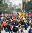 Pela manhã os professores realizaram um ato de repúdio contra a ação truculenta da polícia do estado no dia 29 de abril  Foto: Wilson Dias / Agência Brasil