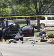 Polícia e FBI em local onde dois homens armados foram mortos no Texas. 04/05/2015  Foto: Laura Buckman / Reuters