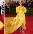 Só deu Rihanna nos comentários sobre os vestidos do baile do MET, em Nova York  Foto: Getty Images