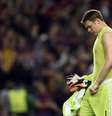 Neuer levou três gols e viu o Barcelona abrir bela vantagem na semifinal  Foto: Lluis Gene / AFP