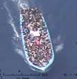 Drone fez imagem de embarcação no Mediterrâneo  Foto: Daily Mail / Reprodução