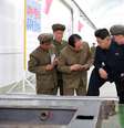 Líder norte-coreano, Kim Jong Un, visita instalação industrial, em foto de divulgação da agência de notícias estatal KCNA. 07/05/2015  Foto: KCNA / Reuters