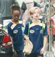 Zahara e Shiloh, filhas de Jolie e Pitt, jogam futebol juntas  Foto: The Grosby Group