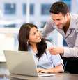 O famoso conflito de interesse deve ser combatido com muito empenho pelo casal, principalmente se um dos pombinhos for chefe do outro  Foto: Shutterstock