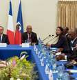 Presidente da França, François Hollande (esquerda), e o presidente do Haiti, Michel Martelly, durante reunião no palácio presidencial em Porto Príncipe, no Haiti, nesta terça-feira. 12/05/2015  Foto: Alain Jocard / Reuters
