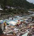 Militares nepaleses procuram corpos em meio a detroços de prédios destruídos por terremoto no vilarejo de Singati. 15/05/2015  Foto: Athit Perawongmetha / Reuters
