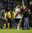 Jogadores do River Plate foram atingidos por gás de pimenta na volta do intervalo  Foto: Juan Mabromata / AFP