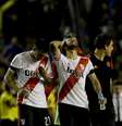 Atletas do River Plate sofreram com gás de pimenta lançado na saída do vestiário da Bombonera  Foto: Juan Mabromata / AFP