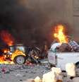 Carros em chamas durante combate na cidade iraquiana de Ramadi  Foto: Reuters