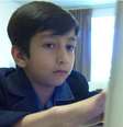 Pais de Humza Shahzad querem que ele seja o novo Bill Gates, mas ele prefere ser piloto  Foto: BBC