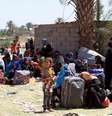 Várias pessoas deslocadas fugindo da violência em Ramadi chegam aos arredores de Bagdá, no Iraque, no domingo. 17/05/2015  Foto: Stringer / Reuters