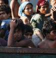 Imigrantes a bordo de barco interceptado pela Marinha tailandesa perto da ilha de Koh Lipe. 16/05/2015  Foto: Olivia Harris / Reuters