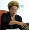 Presidente Dilma Rousseff durante encontro com o o presidente do Comitê Paralímpico Brasileiro no Palácio do Planalto, em Brasília, em 13 de maio  Foto: Ueslei Marcelino / Reuters