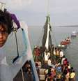 Barco de imigrantes Rohingya e Bangleshi na costa de Julok, na Indonésia.  20/05/2015  Foto: Syifa / Reuters