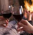 Hormônio liberado quando se está apaixonado e se tem um orgasmo causa mesma sensação que consumo moderado de álcool  Foto: iStock