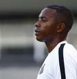 Robinho fará mais dois jogos antes de ir para a Copa América; futuro segue em dúvida  Foto: Ricardo Saibun / Divulgação Santos FC