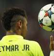 Neymar está em alta no Barcelona, mas ainda é alvo de polêmicas com o Santos  Foto: Reuters