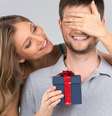 Quando o relacionamento não é oficial, a dúvida de dar ou não um presente no Dia dos Namorados é grande, mas com algumas dicas especiais a indecisão vai embora    Foto: Shutterstock