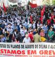 Professores da rede estadual de ensino de São Paulo em greve realizam assembleia no MASP, na Avenida Paulista, na capital paulista  Foto: Peter Leone / Futura Press