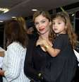 Grazi Massafera leva a filha, Sofia, para ver o musical Disney On Ice: Tesouros Disney, no Rio  Foto: Alex Palarea  / AgNews