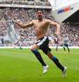 Com um gol e uma assistência, Jonás Gutiérrez foi decisivo na sobrevivência do Newcastle  Foto: Stu Forster / Getty Images 