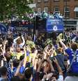 Passeata do Chelsea levou centenas de torcedores às ruas, mas número ficou abaixo do esperado  Foto: Alan Walter / Reuters