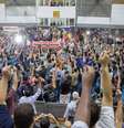 Assembleia dos metroviários na sede do sindicato, no Tatuapé (zona leste de São Paulo); greve será votada novamente na próxima segunda-feira  Foto: Paulo Lopes / Futura Press