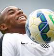 Robinho aguarda por evolução nas tratativas, mas deve viajar com situação indefinida  Foto: Ricardo Saibun / Divulgação Santos FC