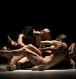 Coletivo Irmãos Guimarães propõe um novo olhar para encenação baseada em textos e no ritmo de Beckett  Foto: Emília Silberstein  / Divulgação