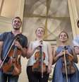 Membros do Quarteto Polifonia (e/d) Feras Machour,  Shir Semmel, Revital Bendersky e Mahdi Saadi posam para foto em Nova York, nos Estados Unidos, na quarta-feira. 27/05/2015  Foto: Brendan McDermid / Reuters