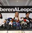 Lilian Tintori (ao centro) é a esposa do líder da oposição venezuelana Leopoldo López, que está preso e foi condenado a 13 anos de cadeia  Foto: Carlos Garcia Rawlins / Reuters