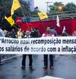 Alunos e funcionários da USP, Psol e Movimento Juntos protestam contra a terceirização e em favor da greve dos professores da rede estadual  Foto: Kevin David / Futura Press