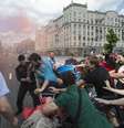 Polícia detém ativistas dos direitos dos homossexuais durante uma tentativa de realizar uma manifestação gay no centro de Moscou, na Rússia, neste sábado, 30 de maio  Foto: Pavel Golovki / AP