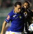 Leandro Damião não conseguiu carregar o Cruzeiro à vitória em Santa Catarina  Foto: Cristiano Andujar/Agif / Gazeta Press