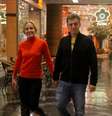 Angélica e Luciano Huck, que sofreram um acidente aéreo no dia 24 de maio, foram fotografados durante um passeio no shopping, nessa quarta-feira (3), no Rio de Janeiro  Foto: Daniel Delmiro / AgNews