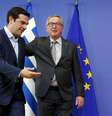 Premiê grego Tsipras e presidente da comissão europeia Juncker antes de reunião em Bruxelas. 3/6/2015.  Foto: Francois Lenoir / Reuters