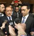 Berlusconi e Bee Taechaubol já acertavam venda desde o começo do ano  Foto: Flavio Lo Scalzo / AP